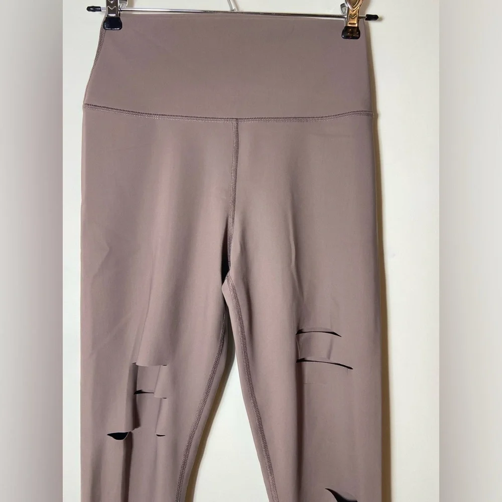 ALO Yoga Size S High Waist Ripped Warrior Distressed Leggings in Beige New